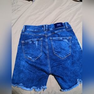 Short colombiano color azul, marca Lowell premium denim, color azul! Usado